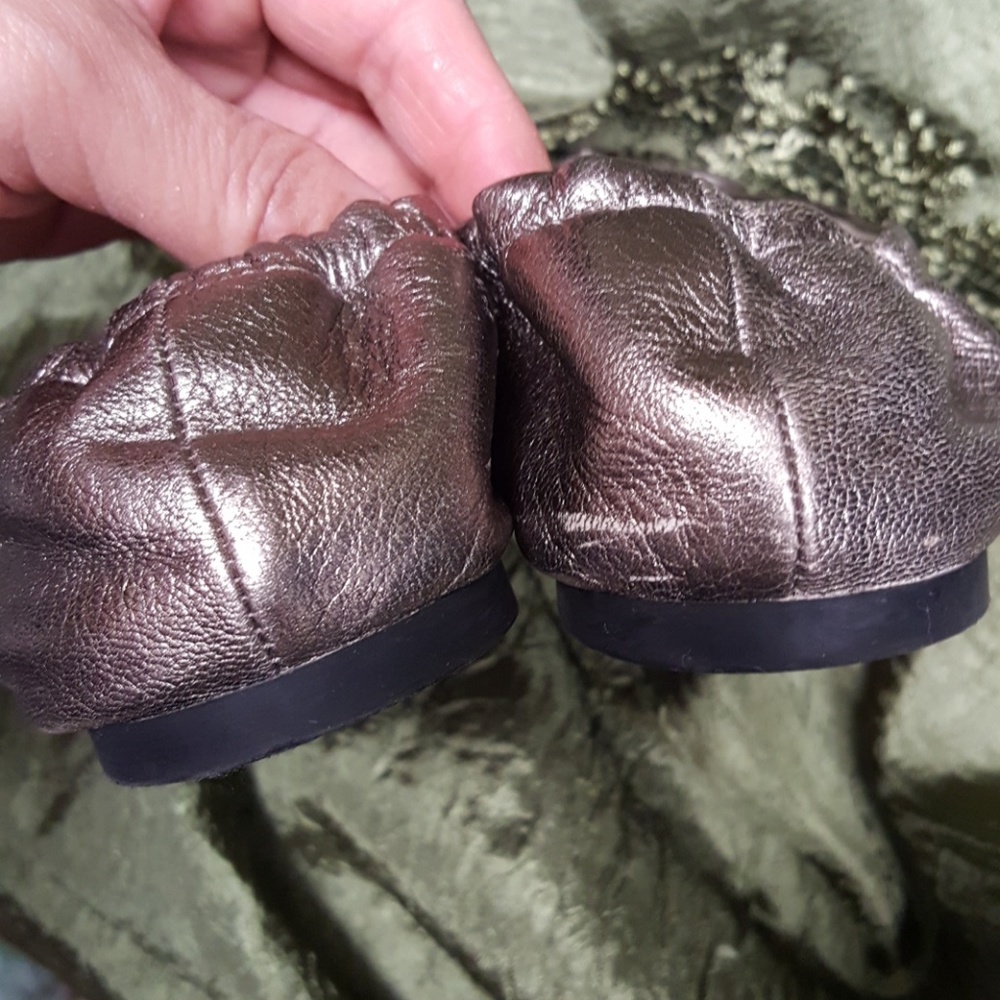 MK Metallic, greenish Gold color) Flats :sz 8 1/2 - Picture 6 of 8